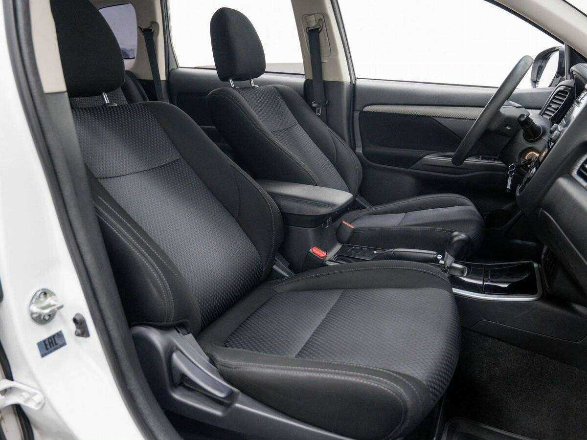 Mitsubishi Outlander с пробегом — 2018 год. Фото: #7
