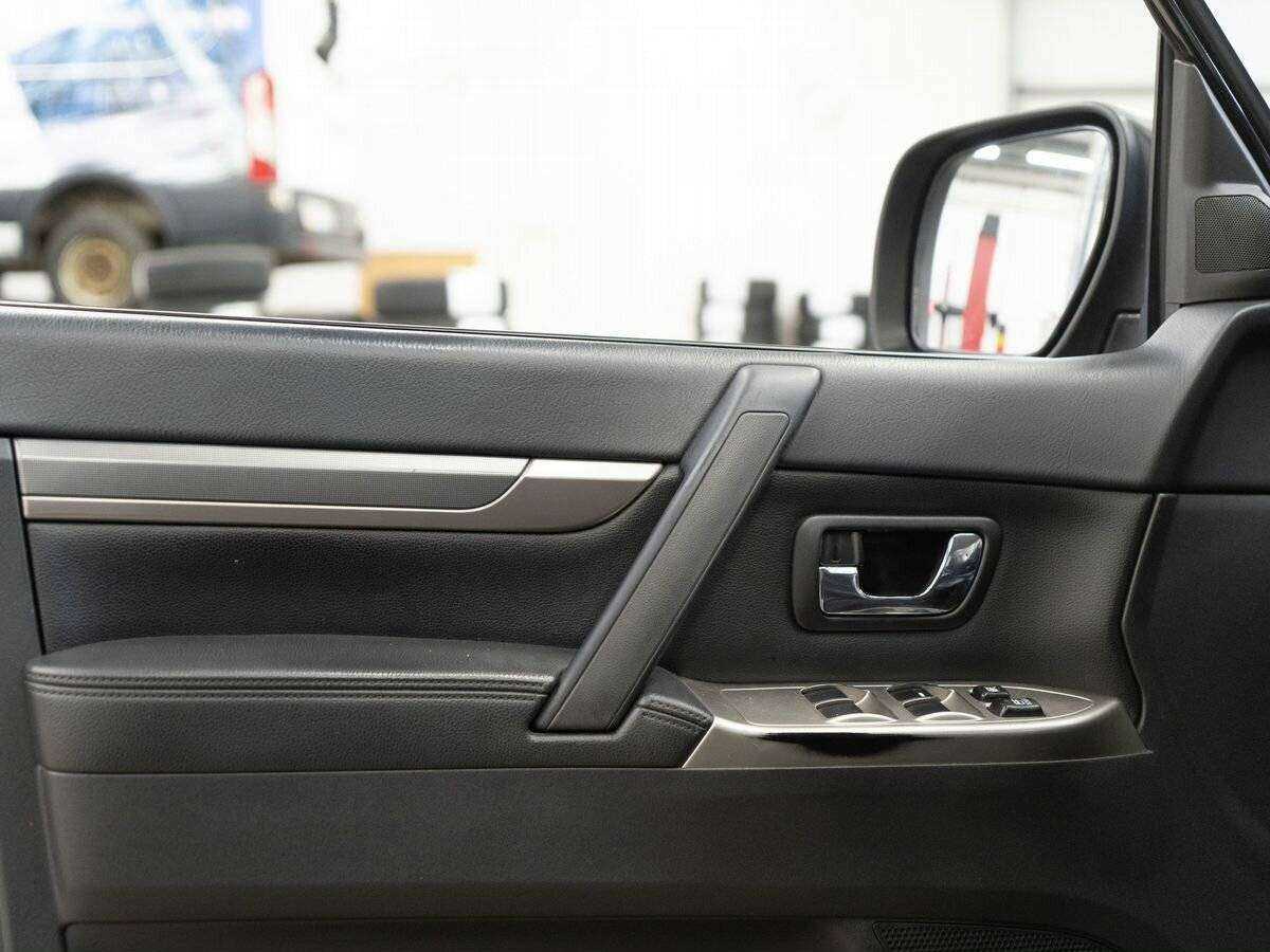 Mitsubishi Pajero с пробегом — 2014 год. Фото: #12