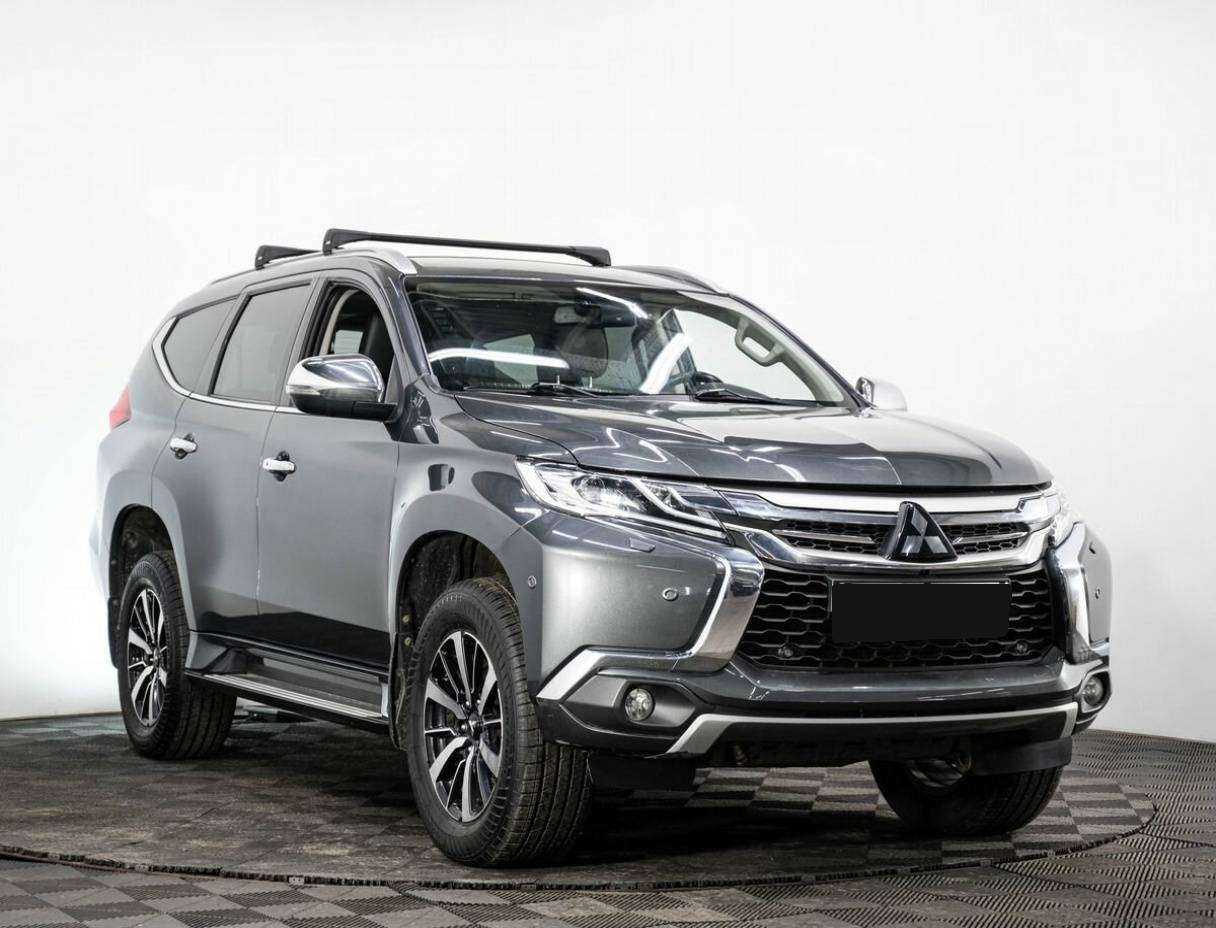 Mitsubishi Pajero Sport с пробегом — 2018 год. Фото: #2