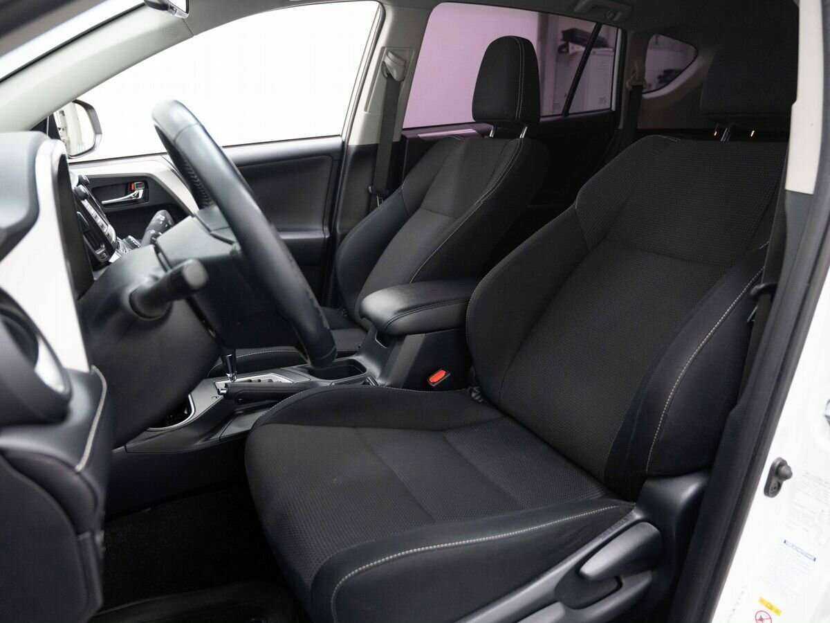 Toyota RAV4 с пробегом — 2017 год. Фото: #5