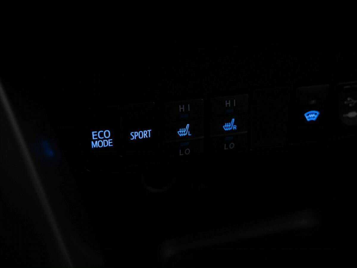 Toyota RAV4 с пробегом — 2017 год. Фото: #16