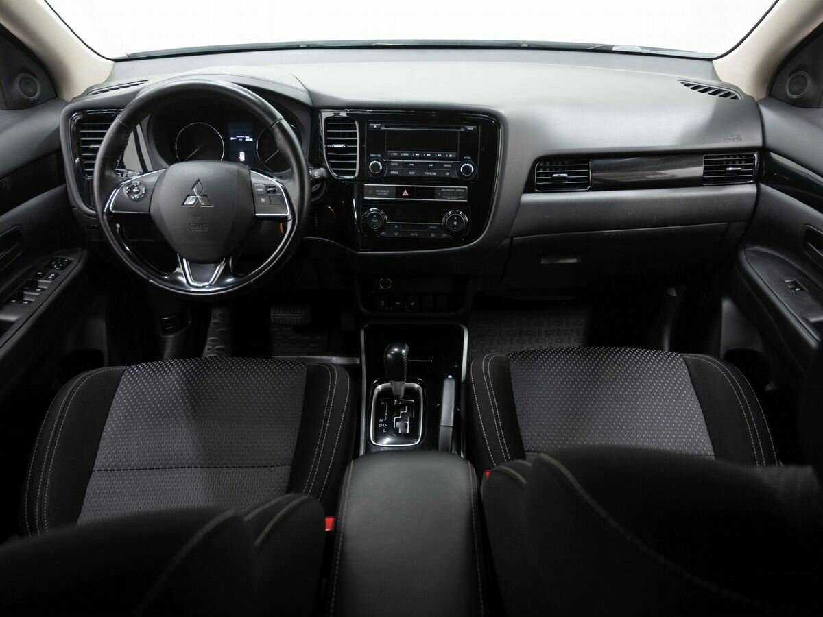 Mitsubishi Outlander с пробегом — 2019 год. Фото: #12