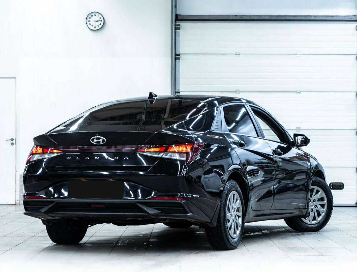Hyundai Elantra с пробегом — 2021 год. Фото: #2