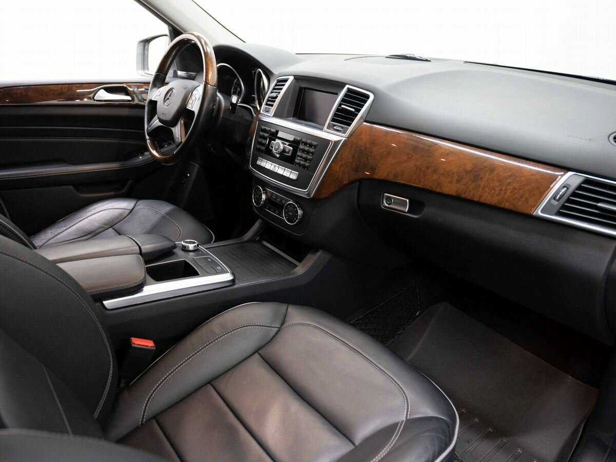 Mercedes-Benz M-Класс с пробегом — 2012 год. Фото: #12