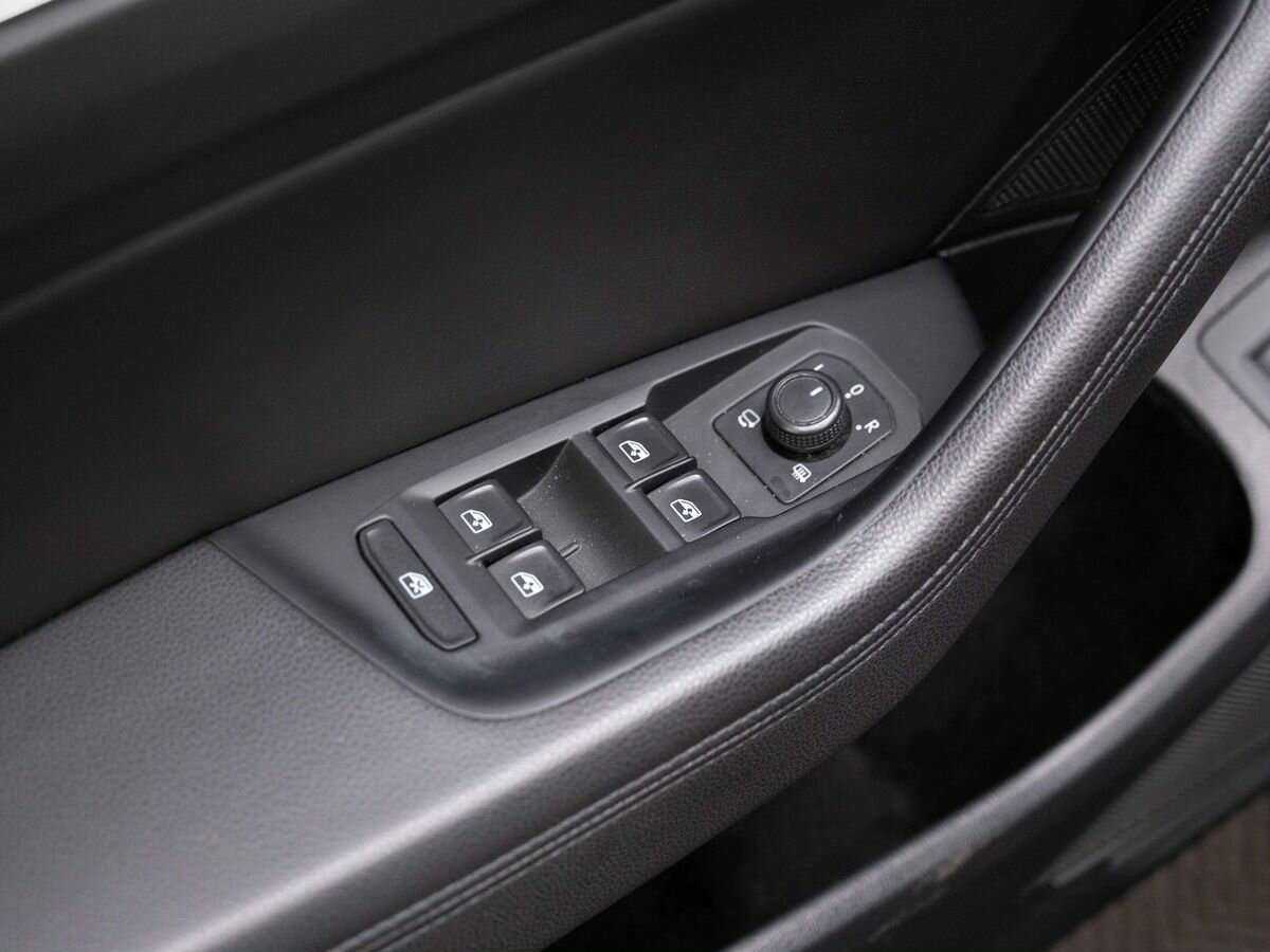 Volkswagen Passat с пробегом — 2019 год. Фото: #22