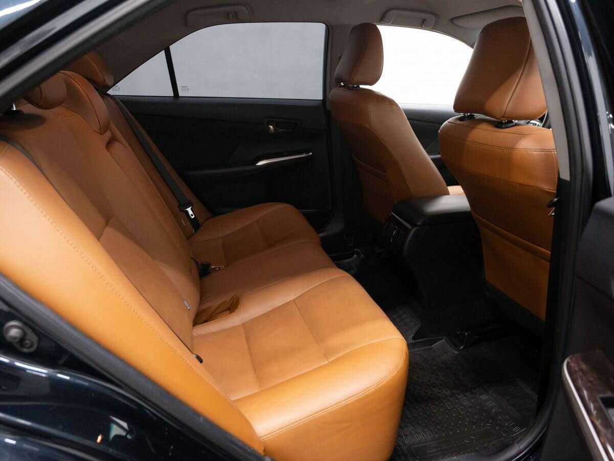 Toyota Camry с пробегом — 2015 год. Фото: #9