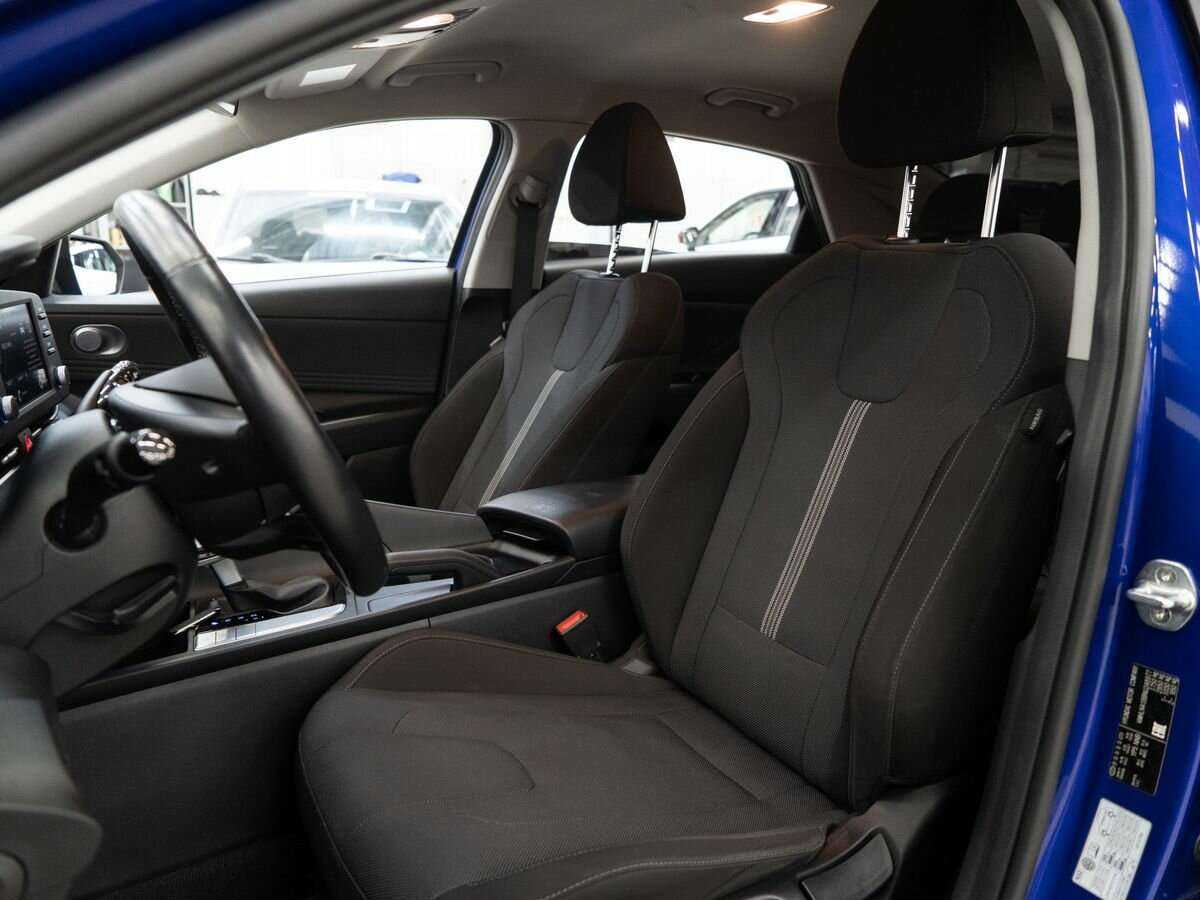 Hyundai Elantra с пробегом — 2021 год. Фото: #6