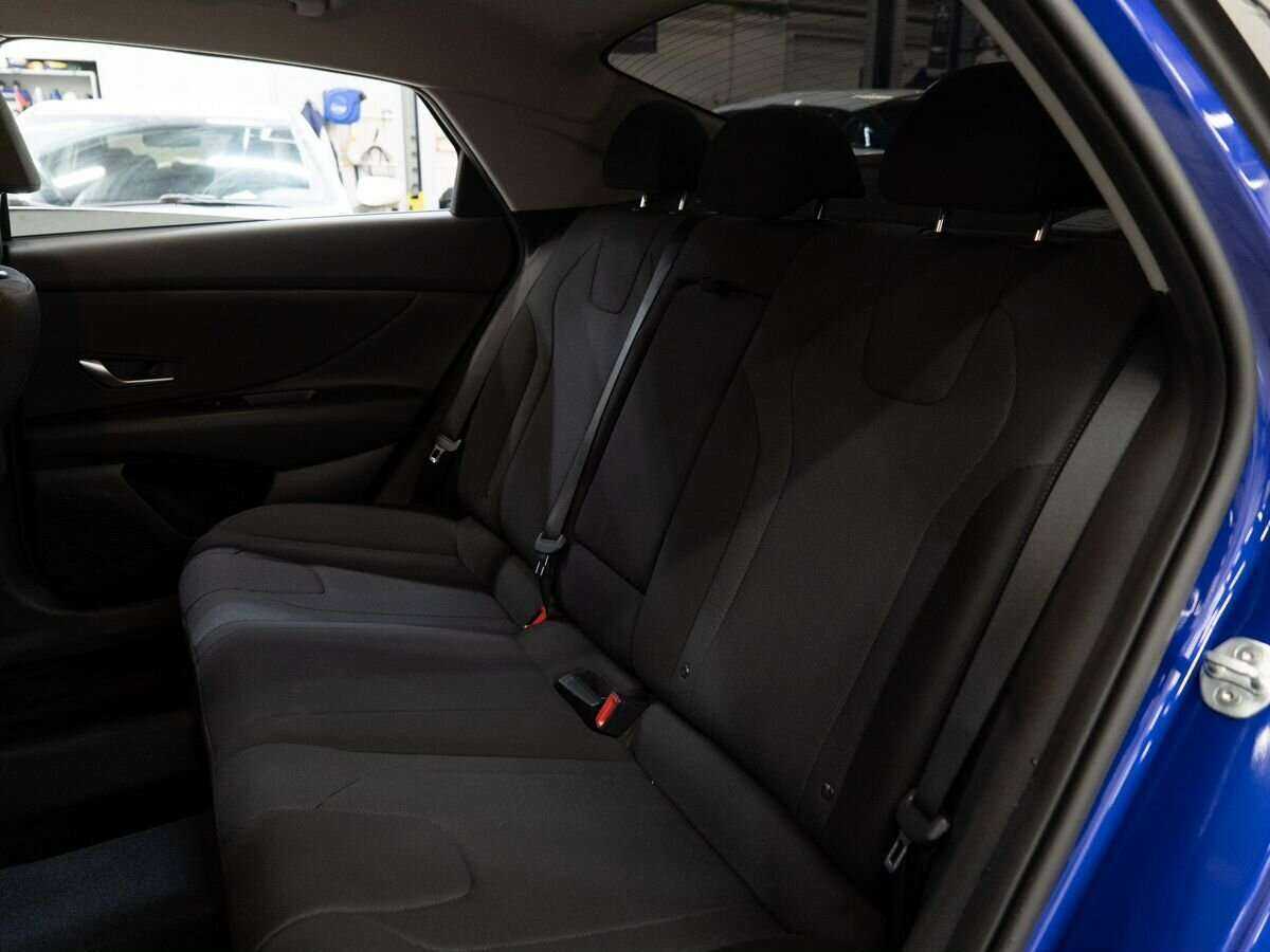 Hyundai Elantra с пробегом — 2021 год. Фото: #7