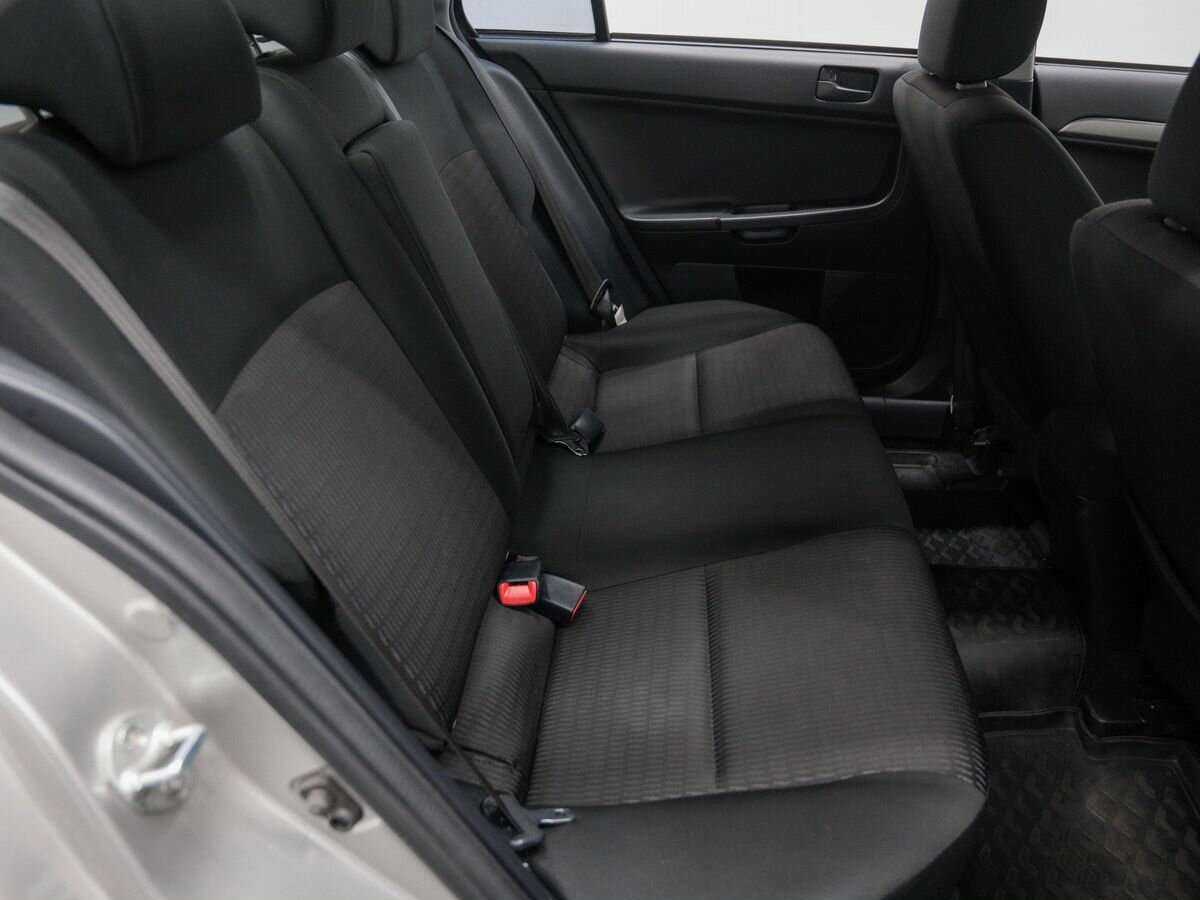 Mitsubishi Lancer с пробегом — 2012 год. Фото: #6