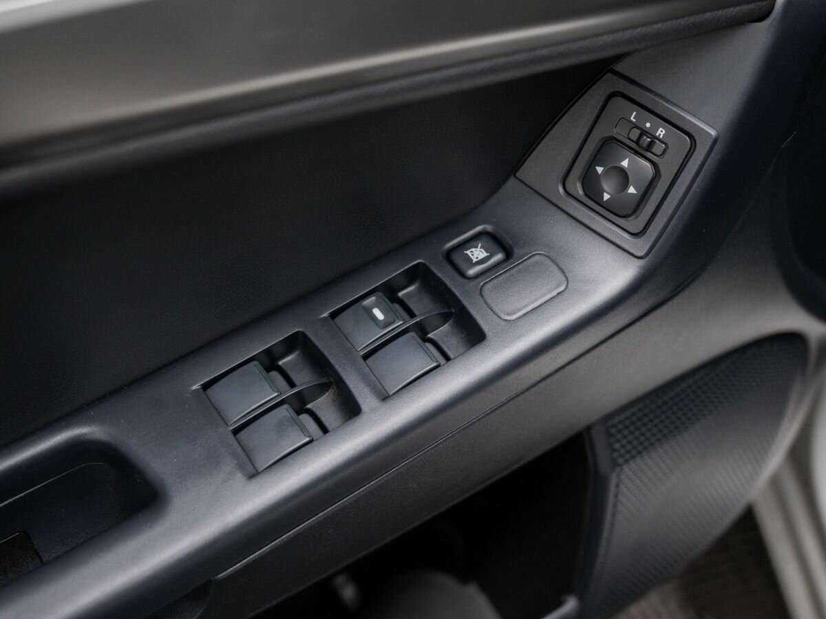 Mitsubishi Lancer с пробегом — 2012 год. Фото: #10