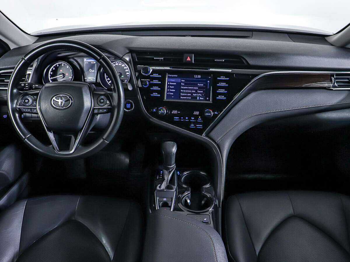 Toyota Camry с пробегом — 2020 год. Фото: #9