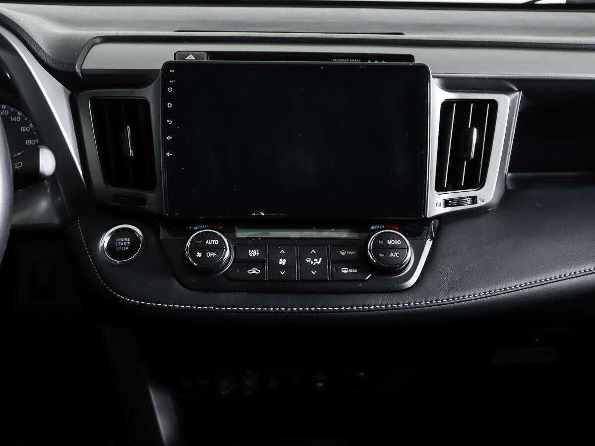 Toyota RAV4 с пробегом — 2018 год. Фото: #11