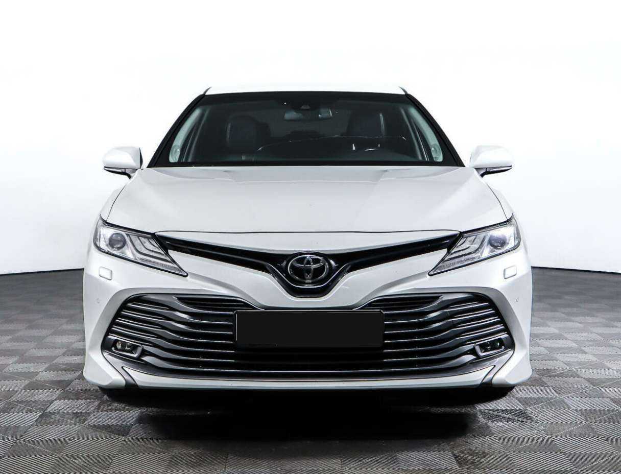 Toyota Camry с пробегом — 2019 год. Фото: #1