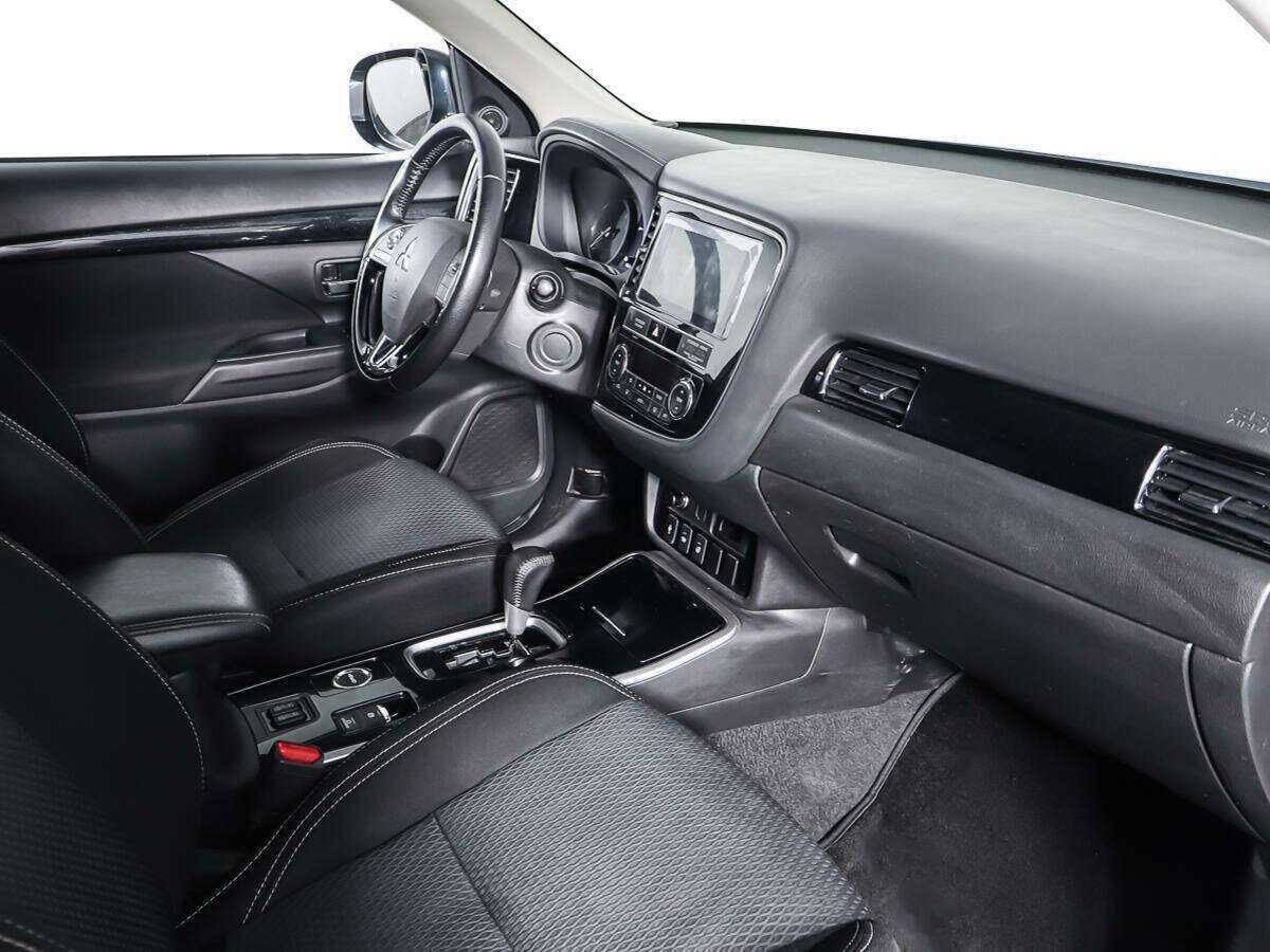 Mitsubishi Outlander с пробегом — 2019 год. Фото: #8