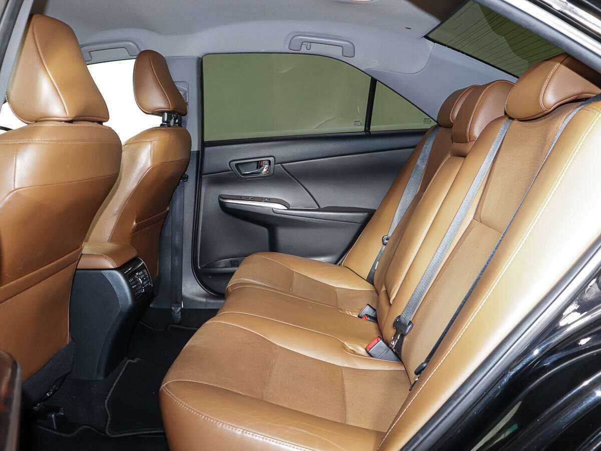 Toyota Camry с пробегом — 2017 год. Фото: #9