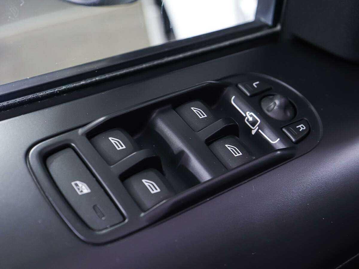 Land Rover Freelander с пробегом — 2012 год. Фото: #16