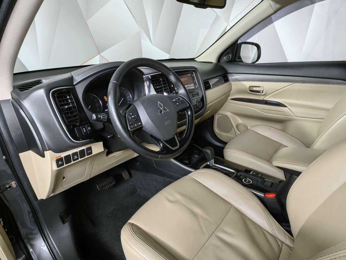 Mitsubishi Outlander с пробегом — 2019 год. Фото: #13