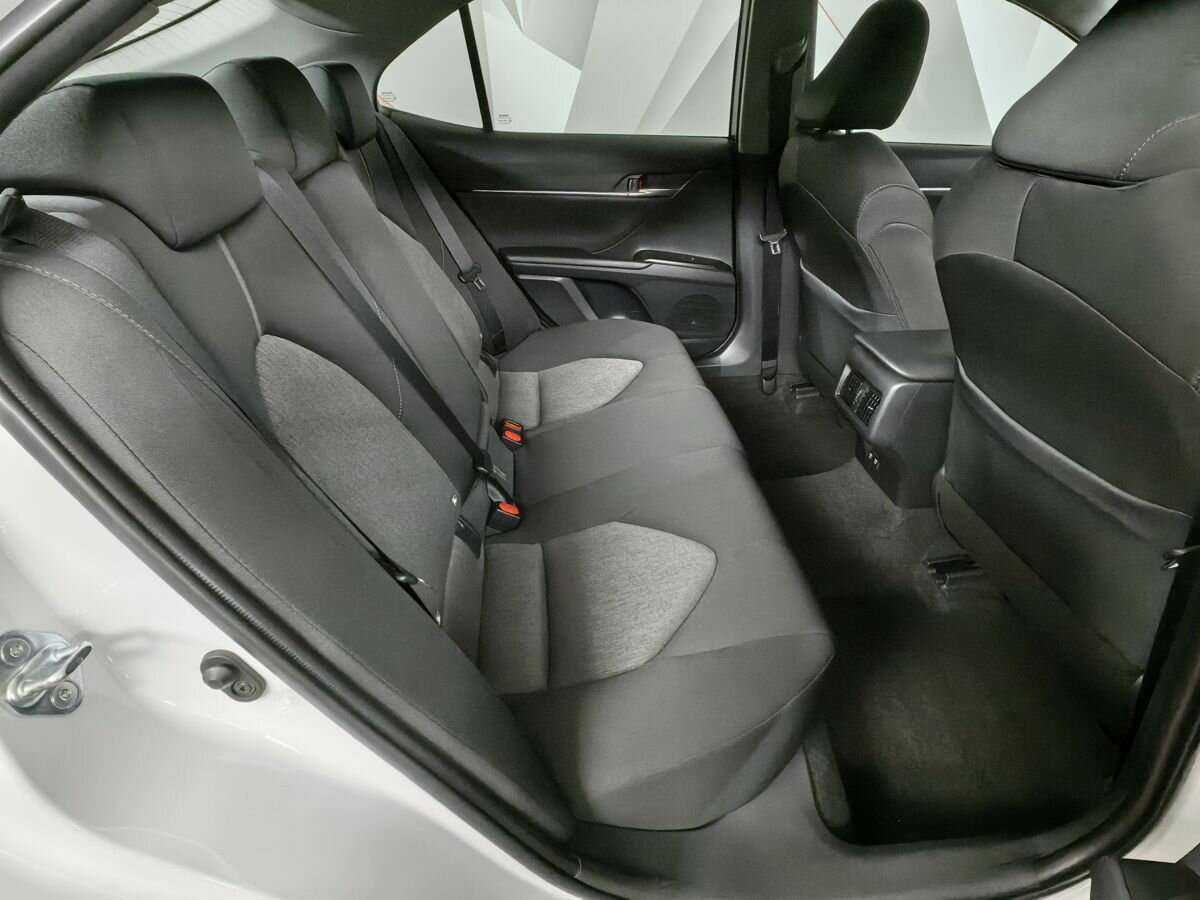 Toyota Camry с пробегом — 2021 год. Фото: #11