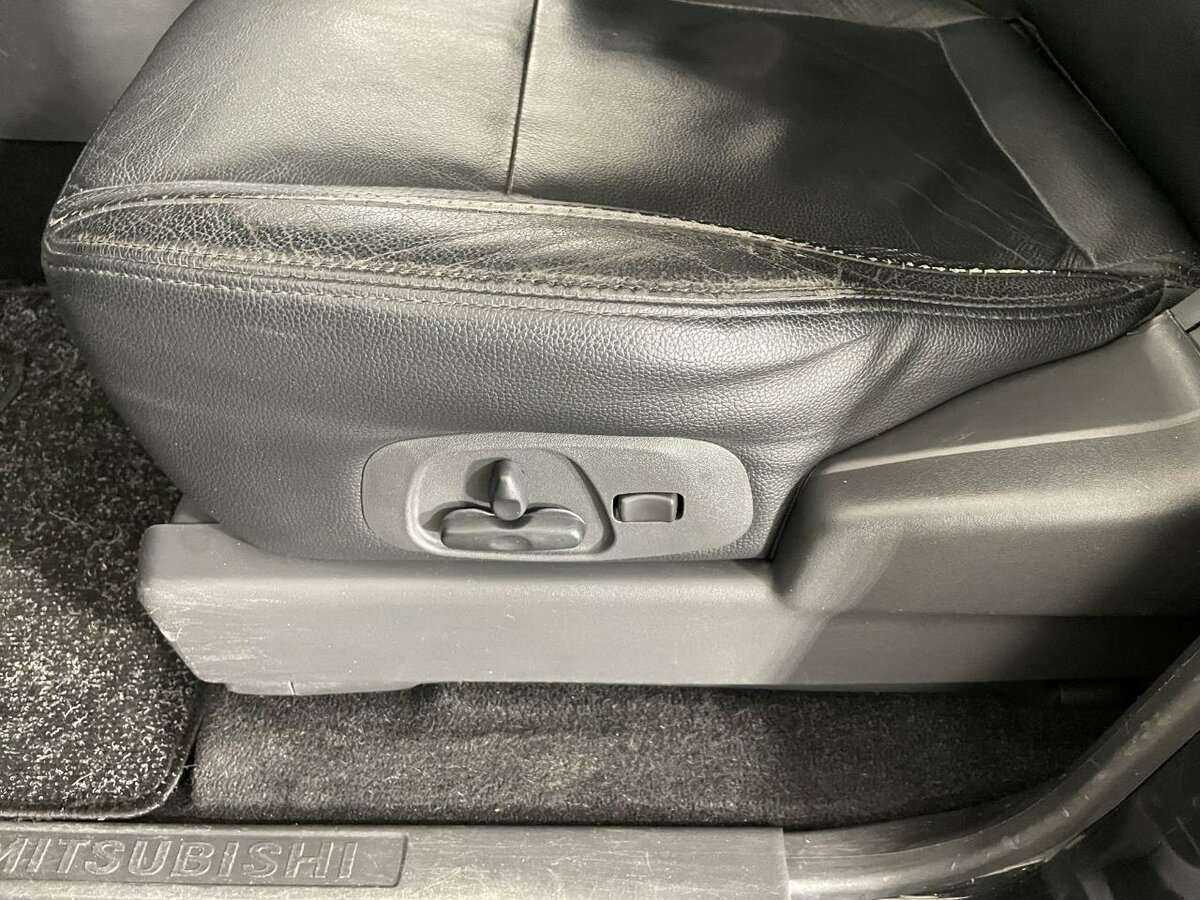 Mitsubishi Pajero с пробегом — 2012 год. Фото: #9