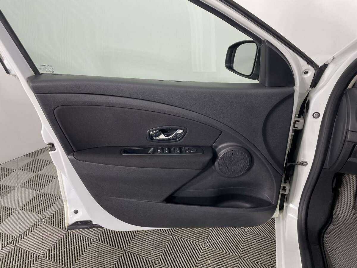 Renault Fluence с пробегом — 2015 год. Фото: #7