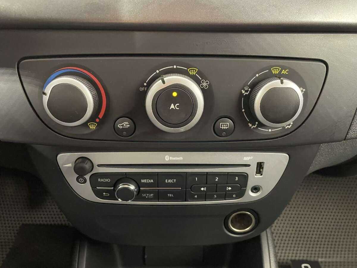 Renault Fluence с пробегом — 2015 год. Фото: #11