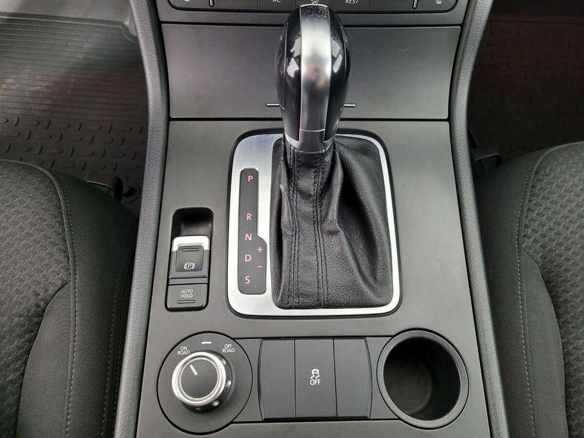 Volkswagen Touareg с пробегом — 2012 год. Фото: #12