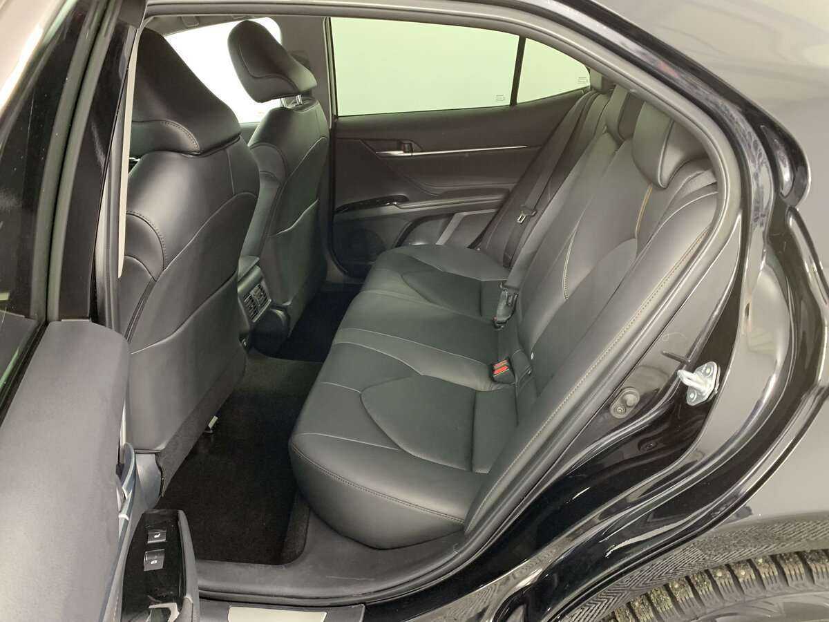 Toyota Camry с пробегом — 2019 год. Фото: #9