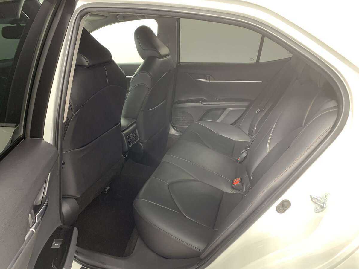 Toyota Camry с пробегом — 2020 год. Фото: #9