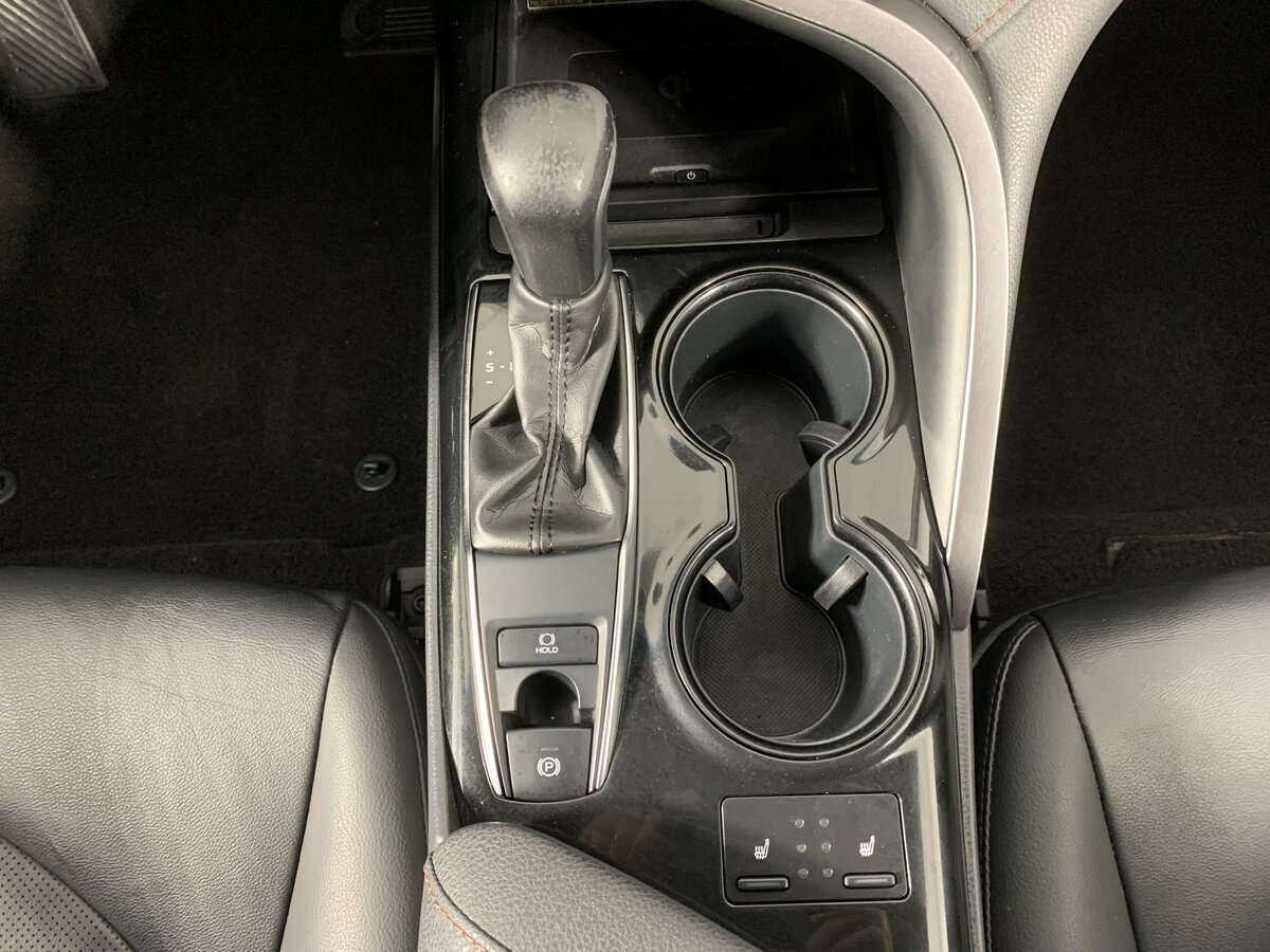 Toyota Camry с пробегом — 2020 год. Фото: #18