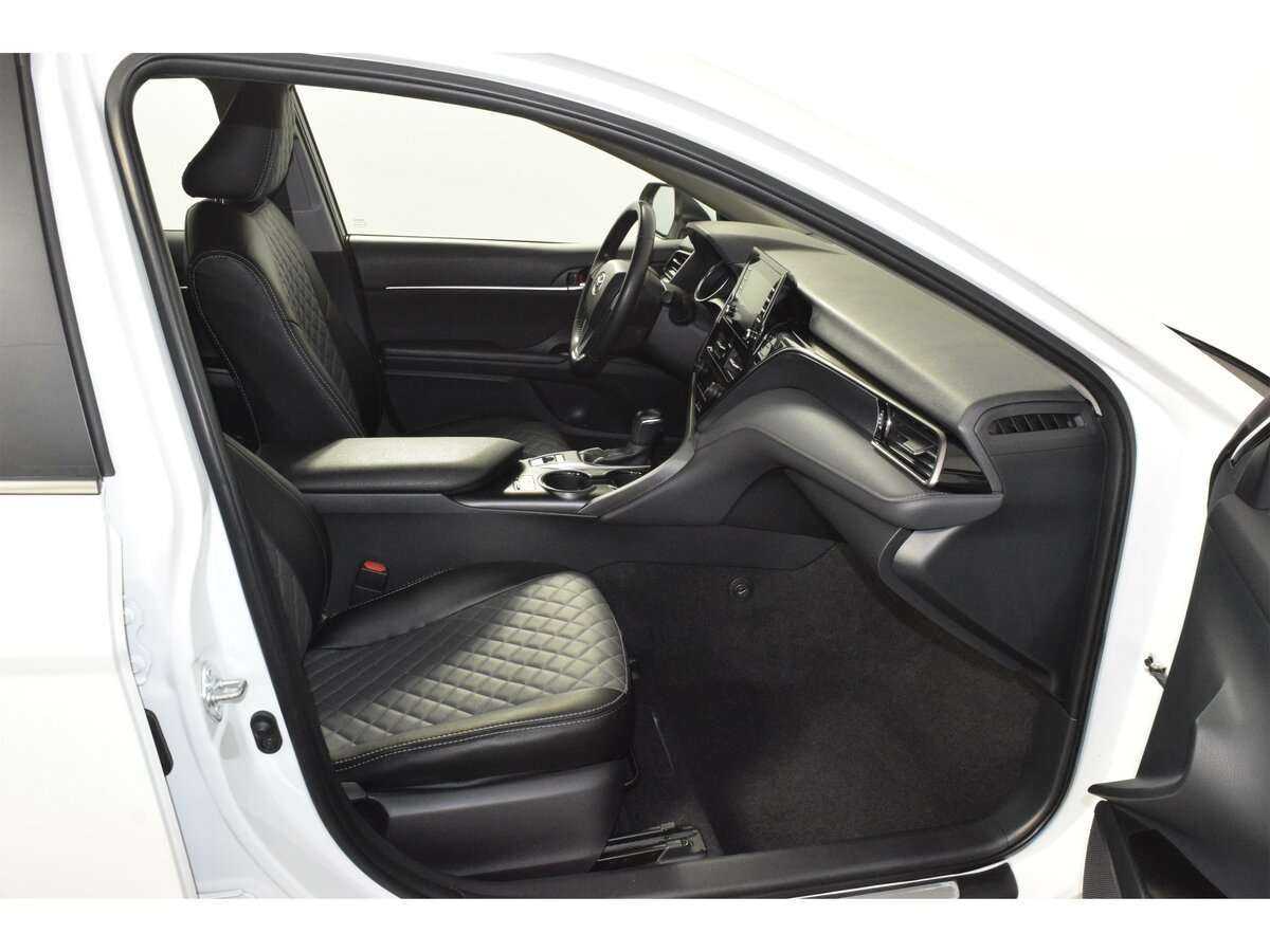 Toyota Camry с пробегом — 2021 год. Фото: #14