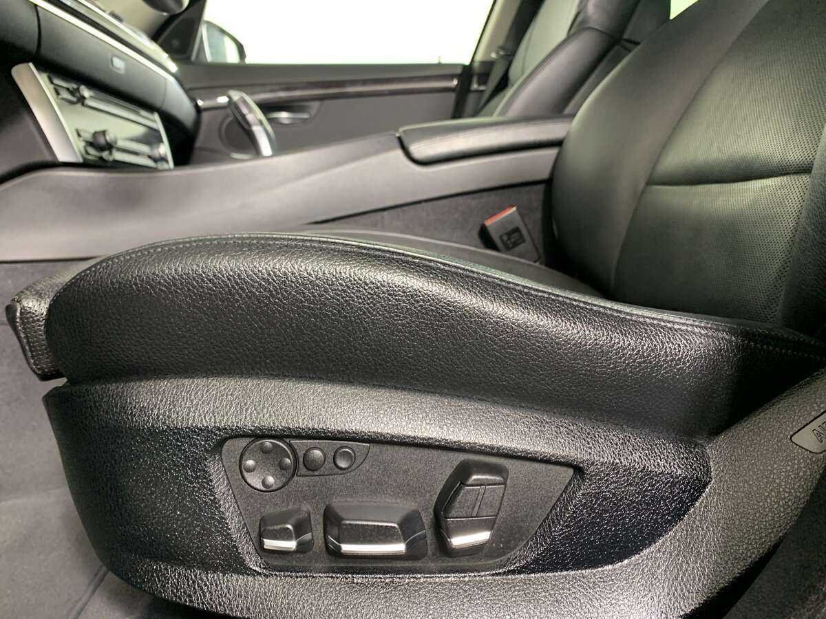 BMW 5 серии с пробегом — 2012 год. Фото: #12