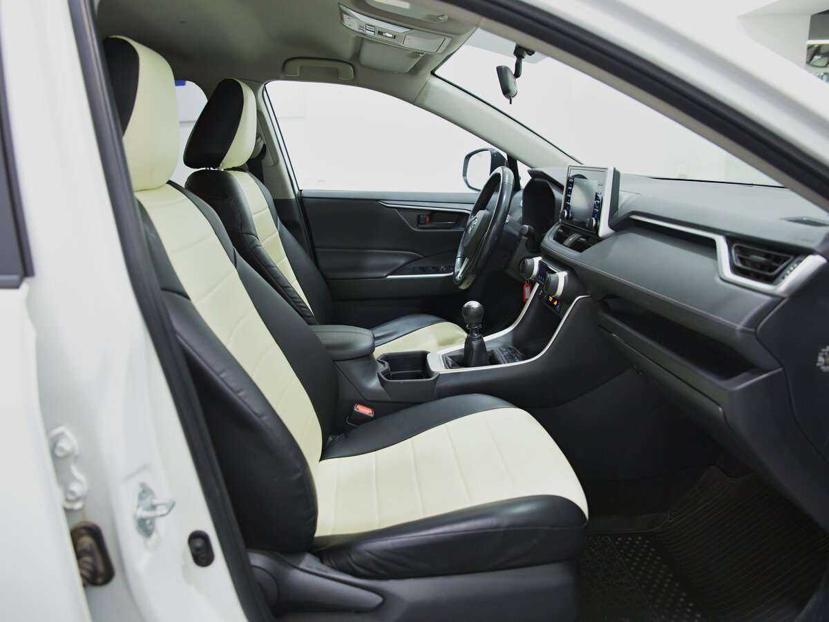 Toyota RAV4 с пробегом — 2020 год. Фото: #10