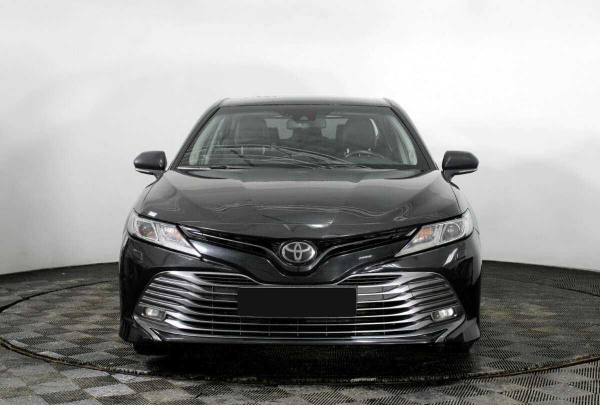 Toyota Camry с пробегом — 2020 год. Фото: #1