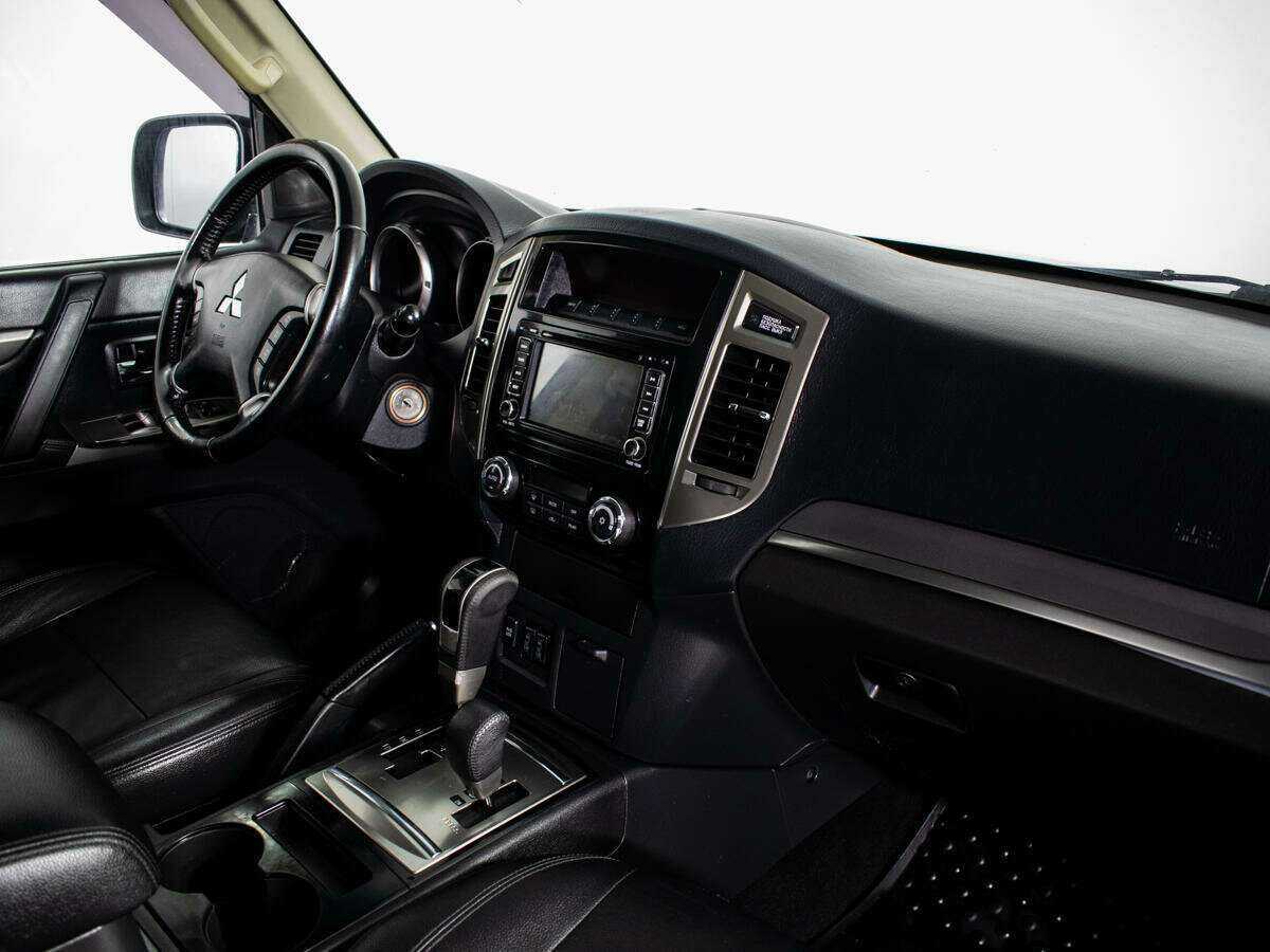 Mitsubishi Pajero с пробегом — 2015 год. Фото: #5
