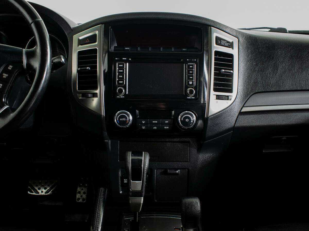 Mitsubishi Pajero с пробегом — 2015 год. Фото: #7