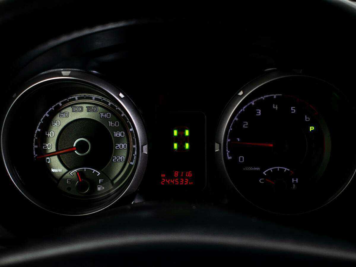 Mitsubishi Pajero с пробегом — 2015 год. Фото: #8