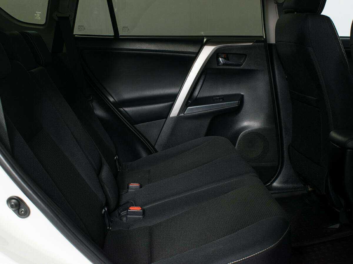 Toyota RAV4 с пробегом — 2017 год. Фото: #11