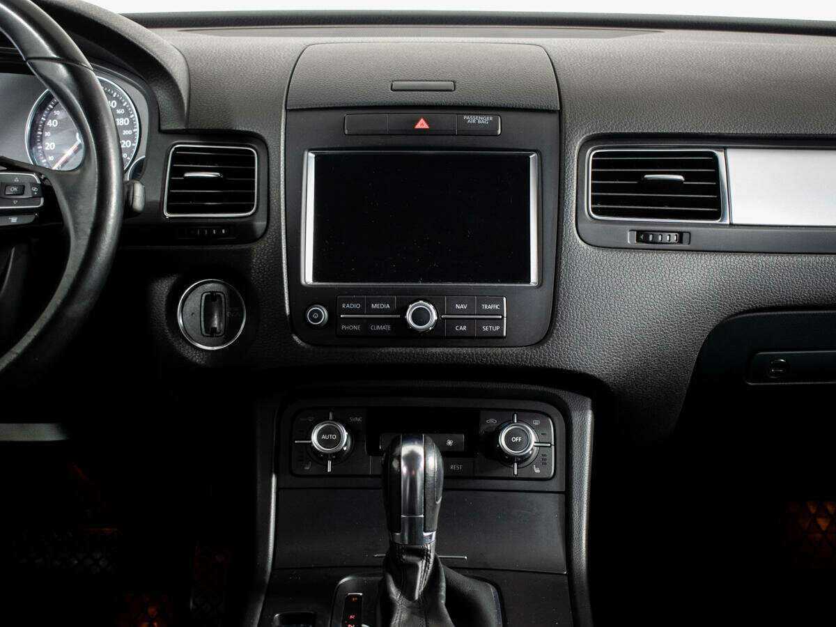 Volkswagen Touareg с пробегом — 2012 год. Фото: #10