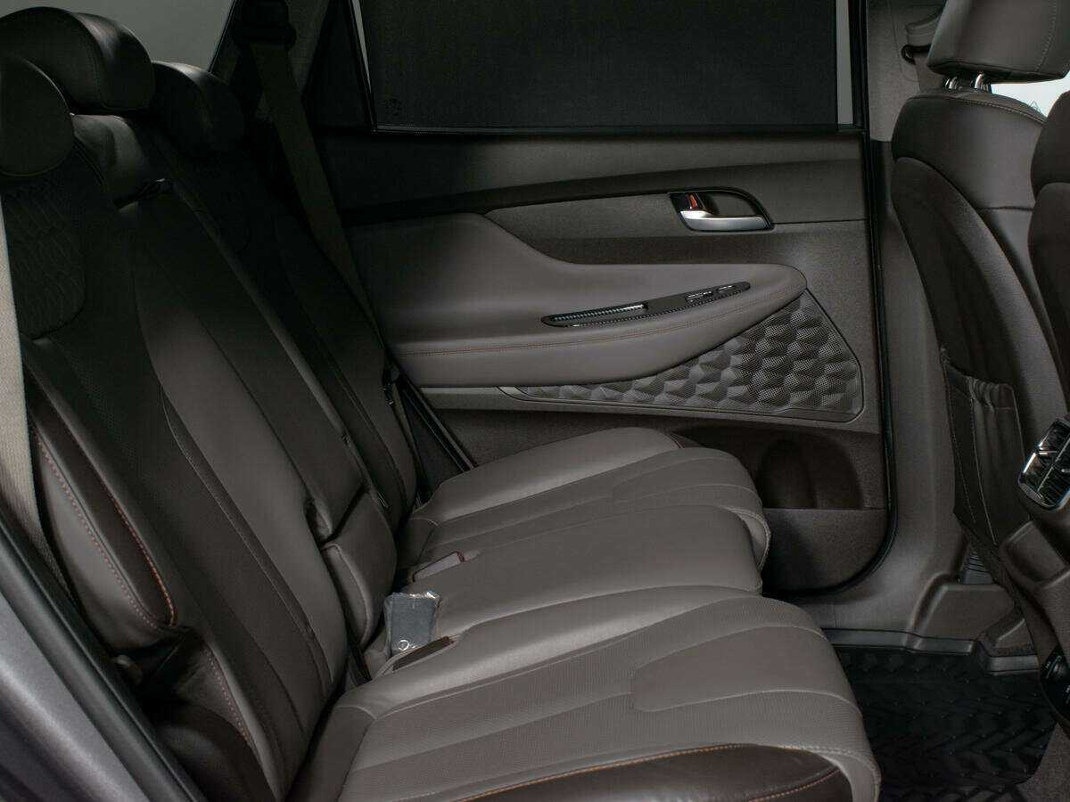 Hyundai Santa Fe с пробегом — 2018 год. Фото: #12