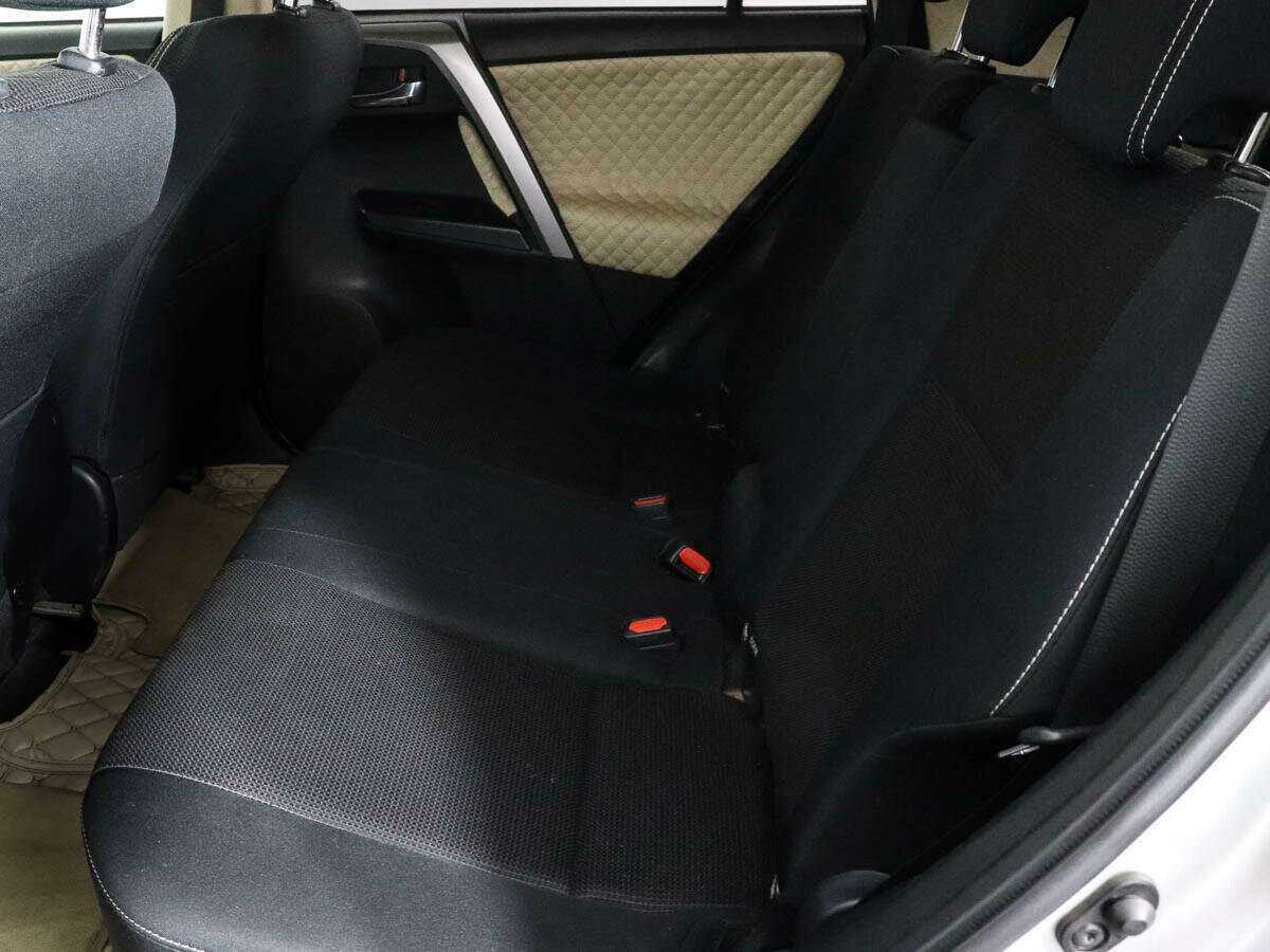 Toyota RAV4 с пробегом — 2016 год. Фото: #7