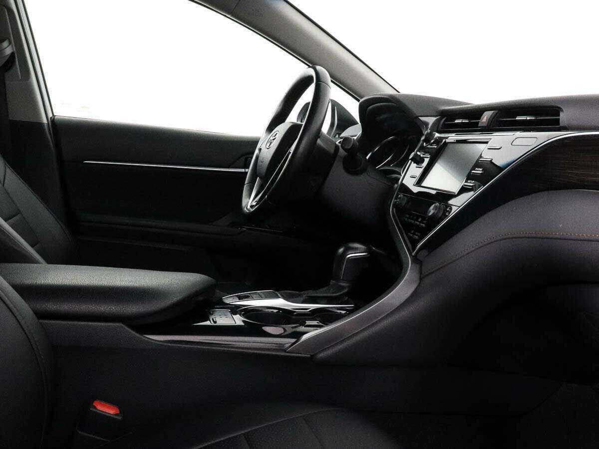 Toyota Camry с пробегом — 2020 год. Фото: #6
