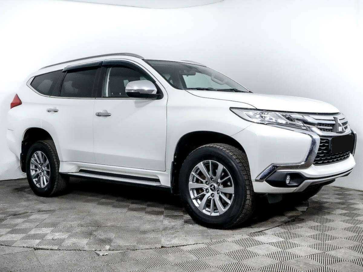 Mitsubishi Pajero Sport с пробегом — 2017 год. Фото: #2