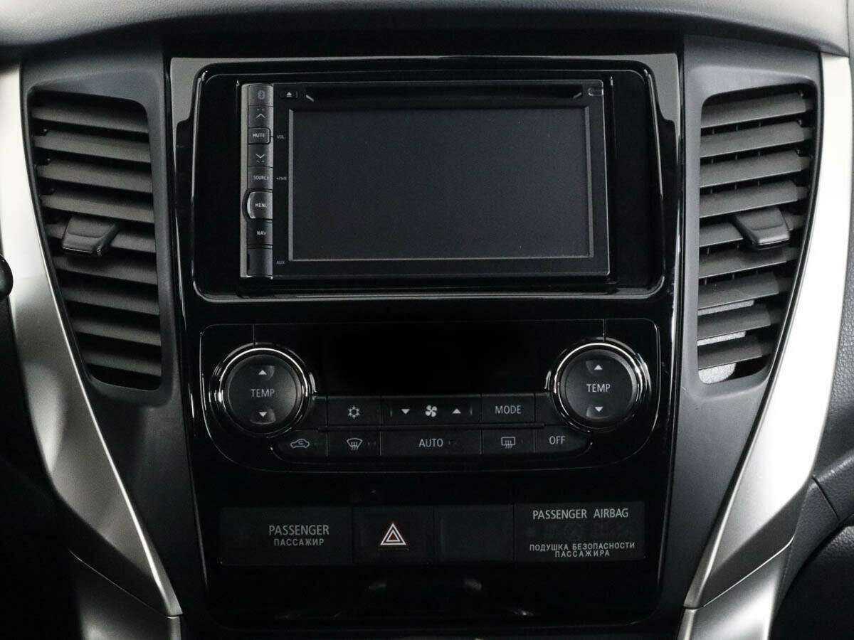 Mitsubishi Pajero Sport с пробегом — 2017 год. Фото: #10