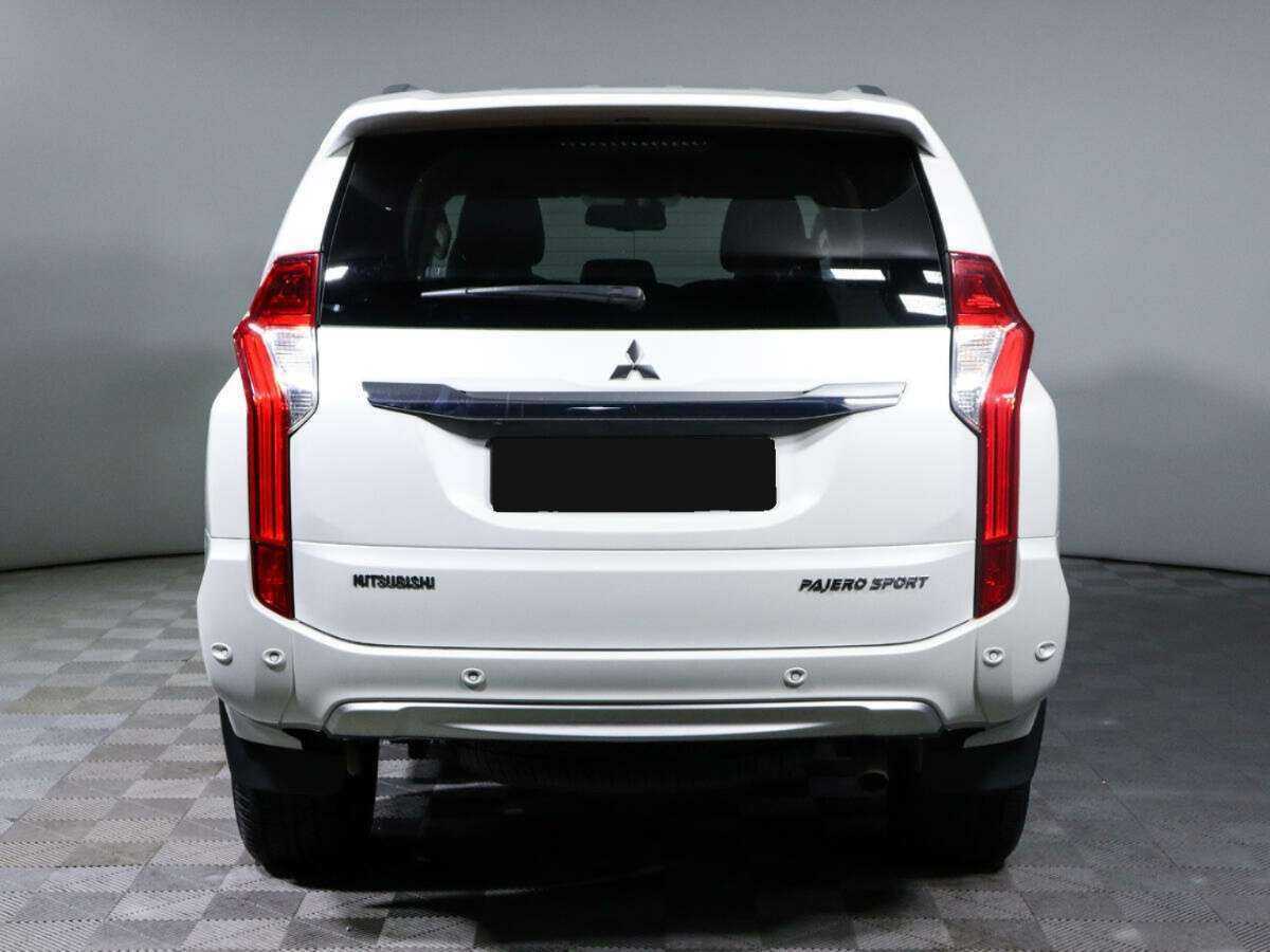 Mitsubishi Pajero Sport с пробегом — 2018 год. Фото: #2