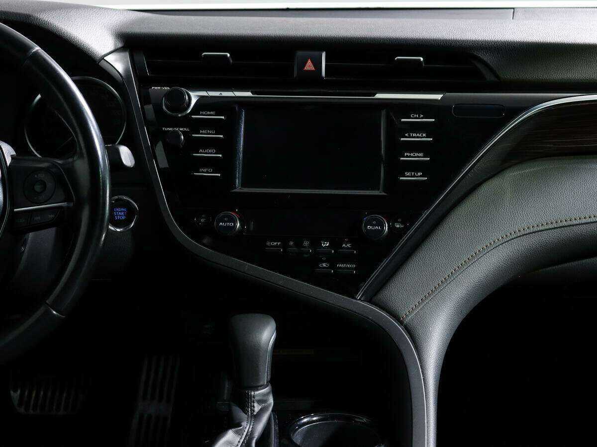 Toyota Camry с пробегом — 2019 год. Фото: #10