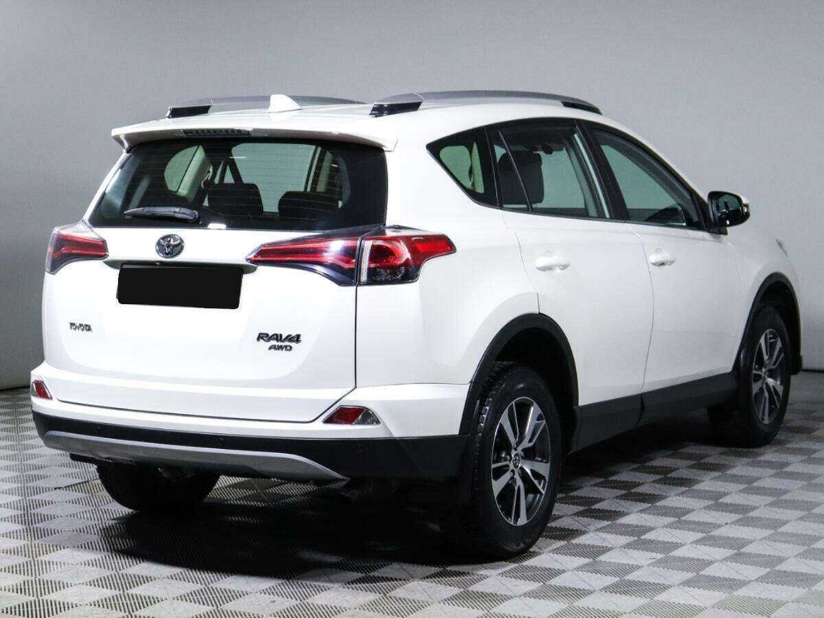 Toyota RAV4 с пробегом — 2017 год. Фото: #3