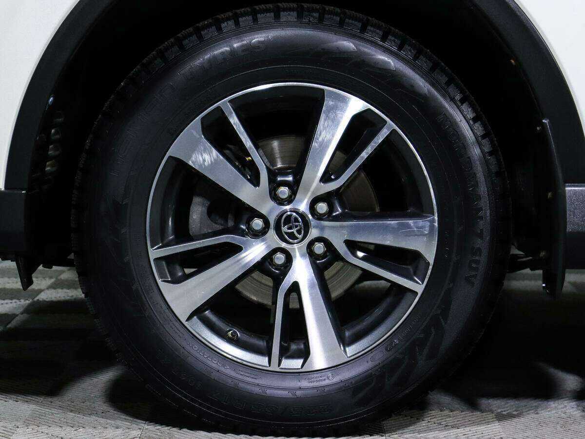 Toyota RAV4 с пробегом — 2017 год. Фото: #19