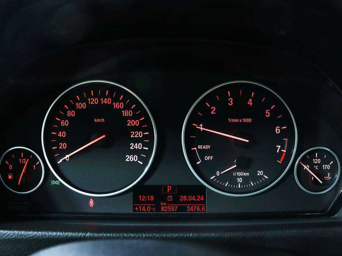 BMW 3 серии с пробегом — 2017 год. Фото: #7