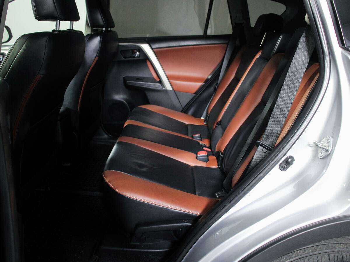 Toyota RAV4 с пробегом — 2014 год. Фото: #6