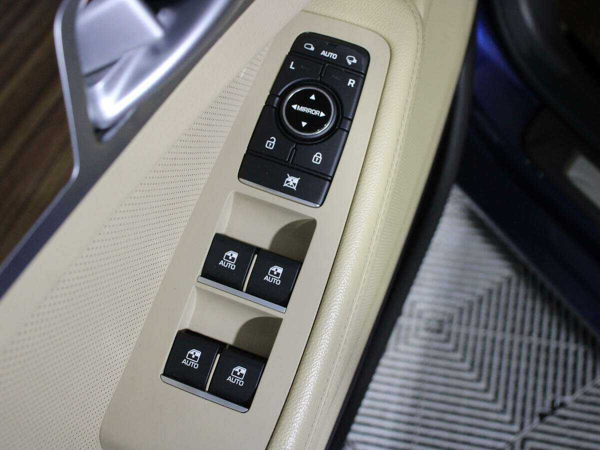 Hyundai Genesis с пробегом — 2015 год. Фото: #13